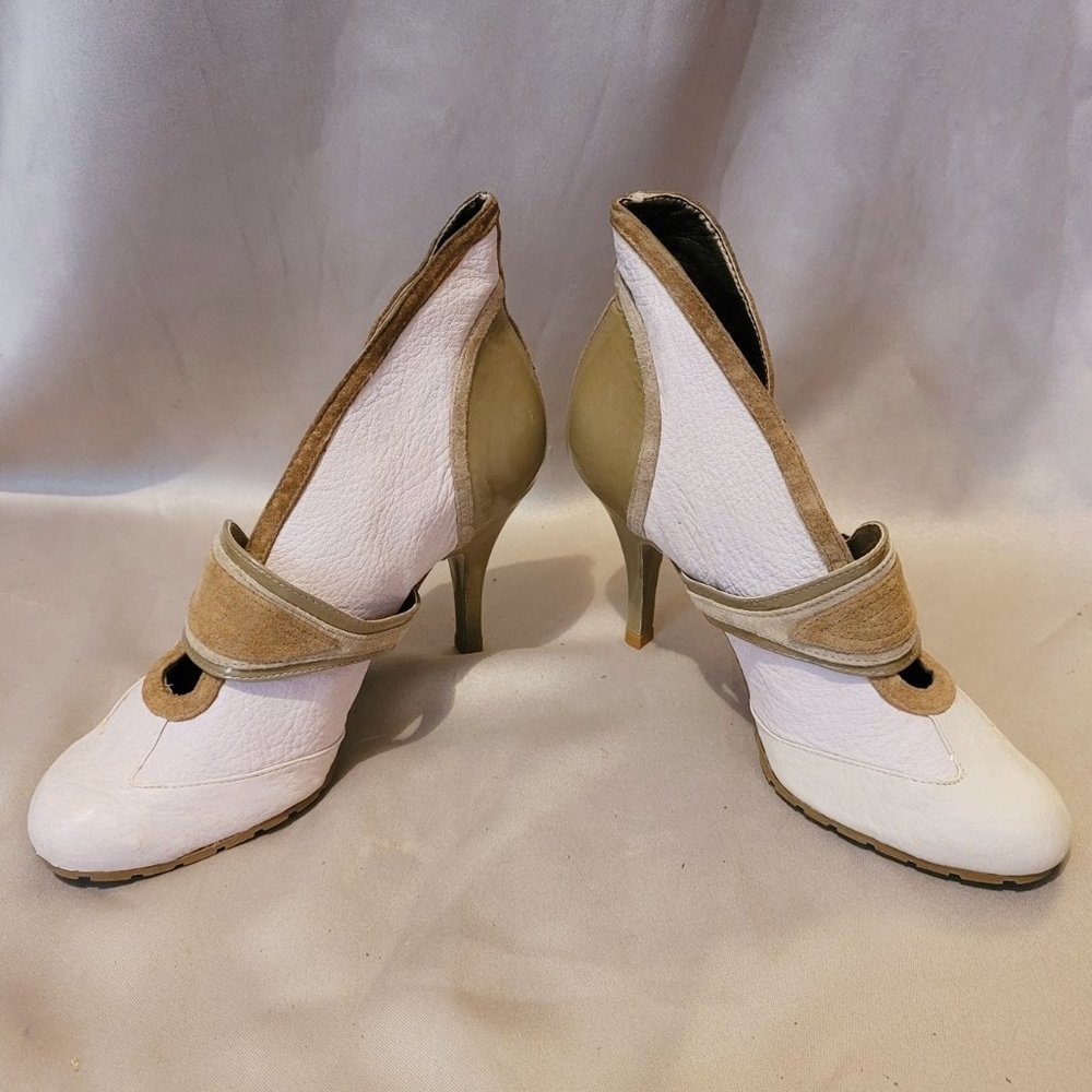 Cindy Says Cream Bootie Size 6